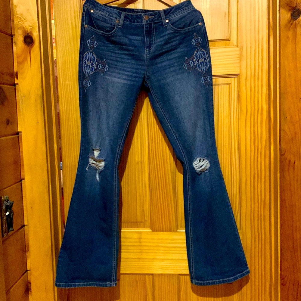 COPY - Wrangler women aztec jeans size 7/32.